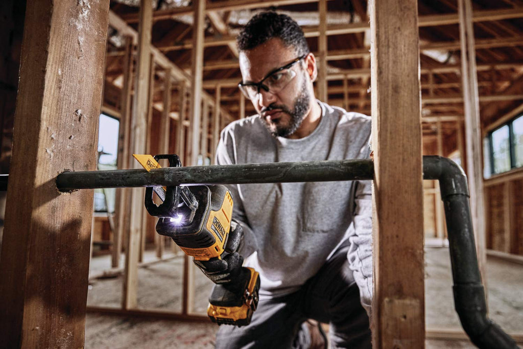 Cordless One-Handed Reciprocating Saw Kit W894272